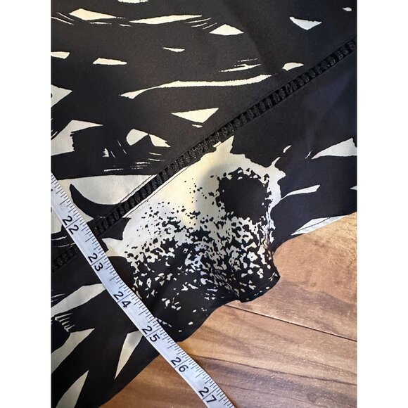 The Limited 100% Silk Skirt – Size 6 – Black & White Abstract Print - Picture 6 of 9